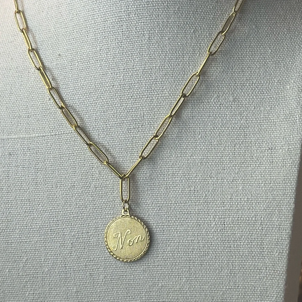 Vintage “NON” (aka “No”) charm on 18kt gold plated 18” chain 💫 - Picture 4 of 7